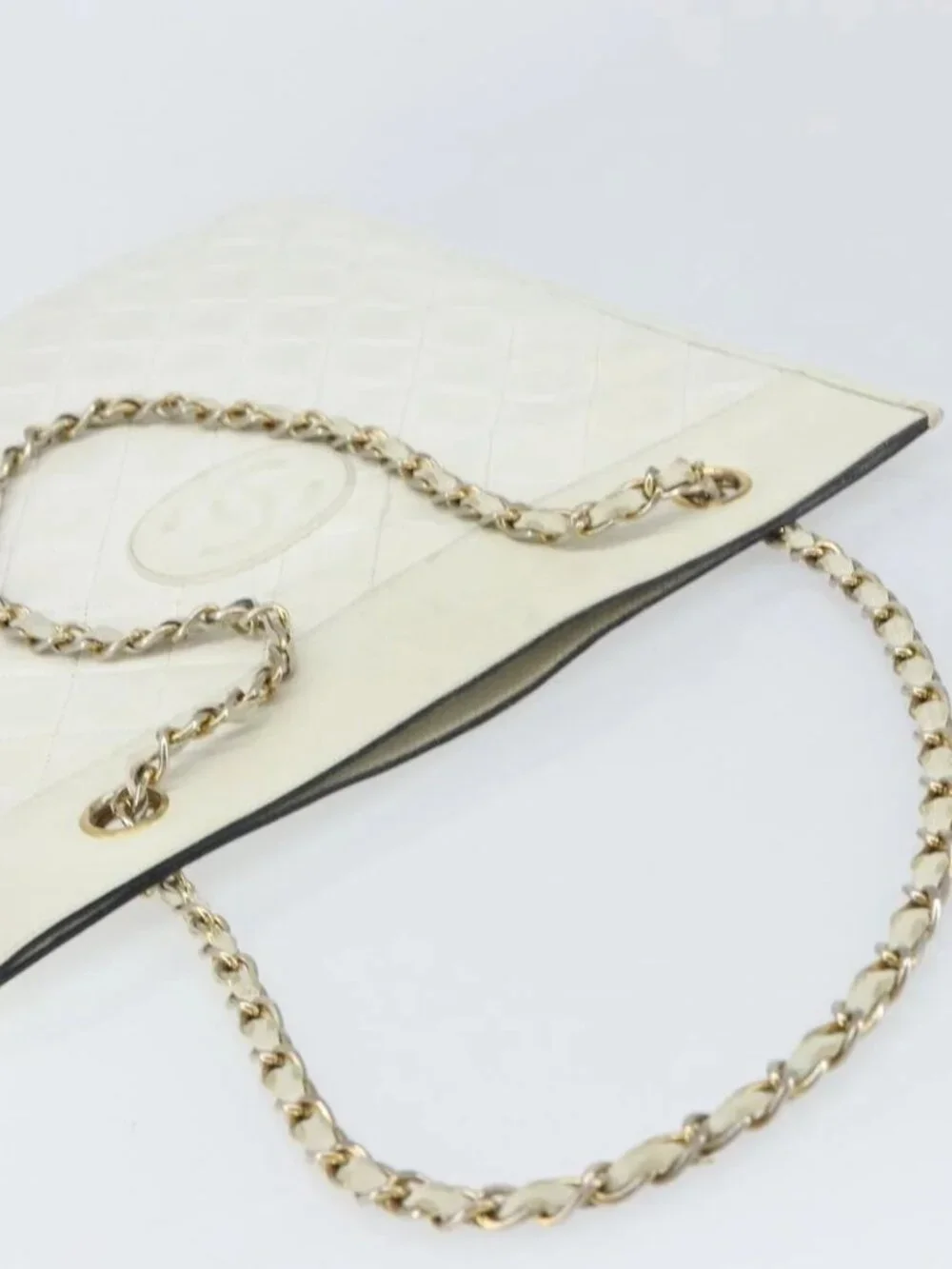 CHANEL Matelasse Chain Shoulder Bag Leather White Gold CC Auth mr1801